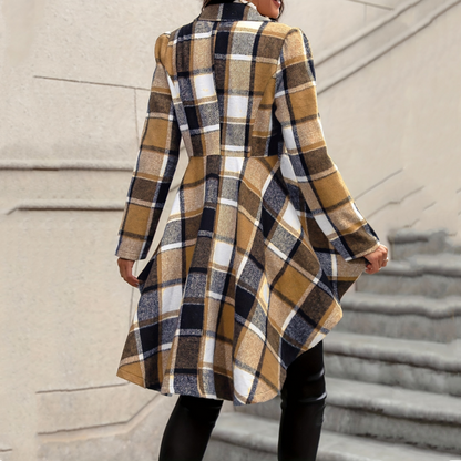 Alessandra - Statement Tailoring, cappotto da donna a quadri con peplo asimmetrico e vita stretta